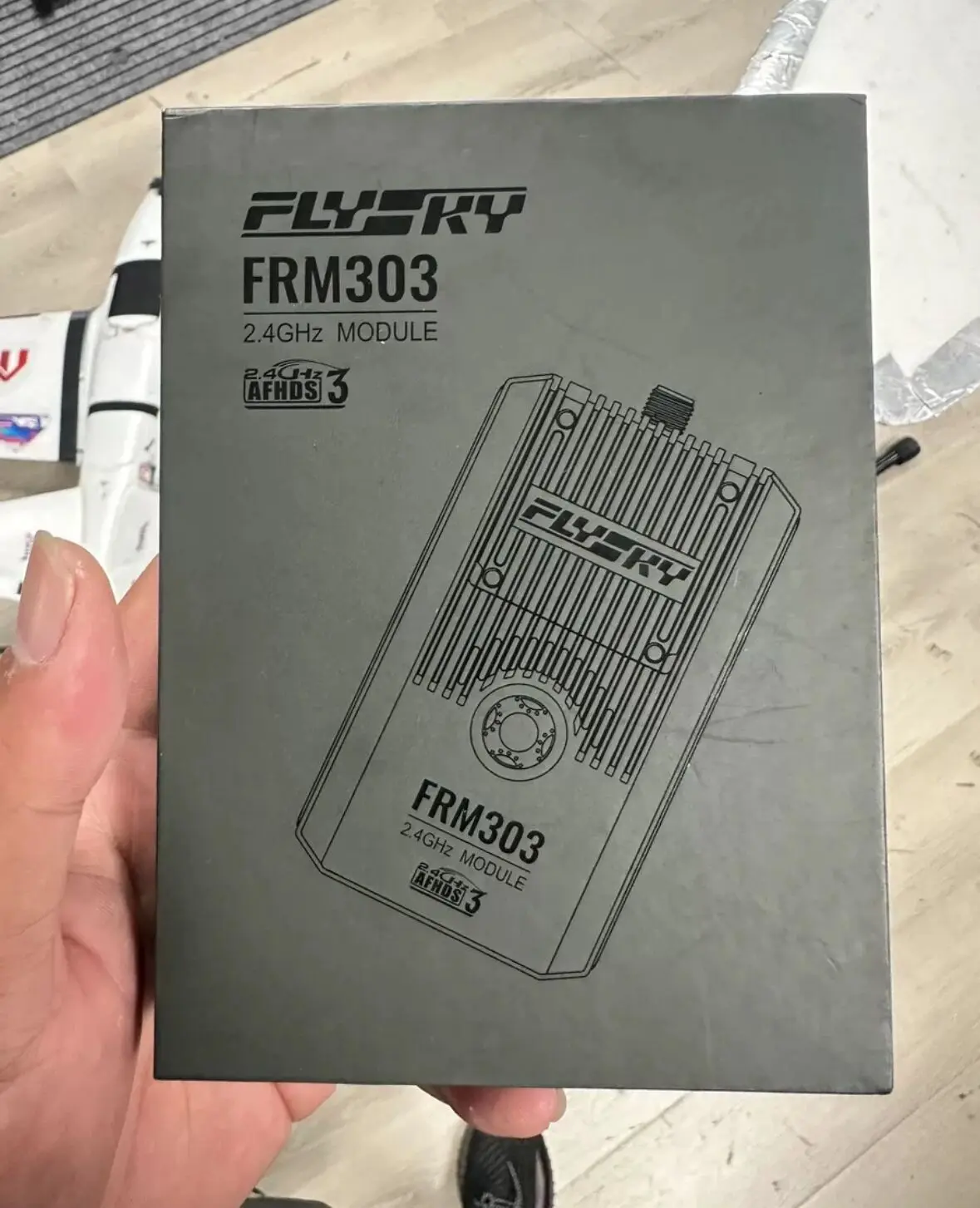 FlySky FRM303 2.4GHz 18CH AFHD - đánh giá và giá Flysky El18 Radio Transmitter